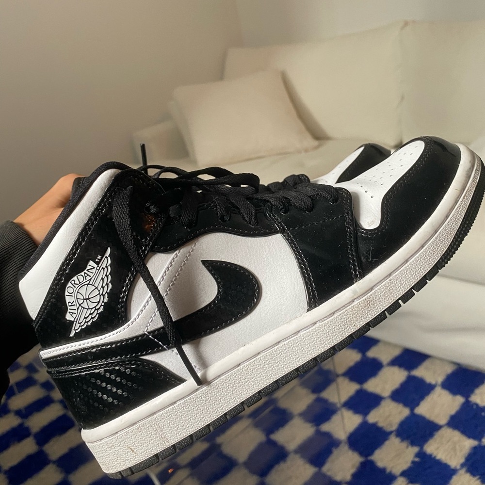 Air Jordan 1 Mid Sneaker